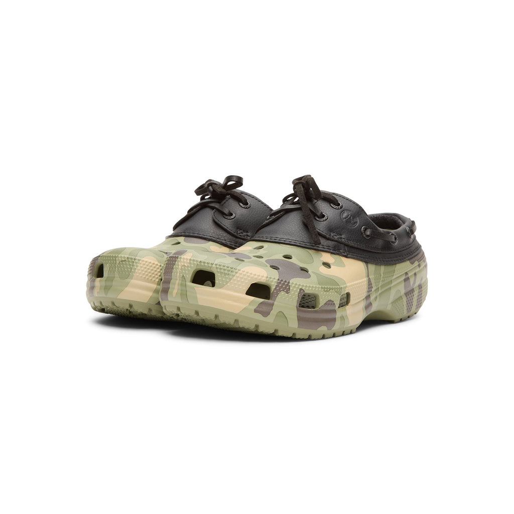Crocs Classic Duck Camo Boat Shoe  (Black/Cargo)