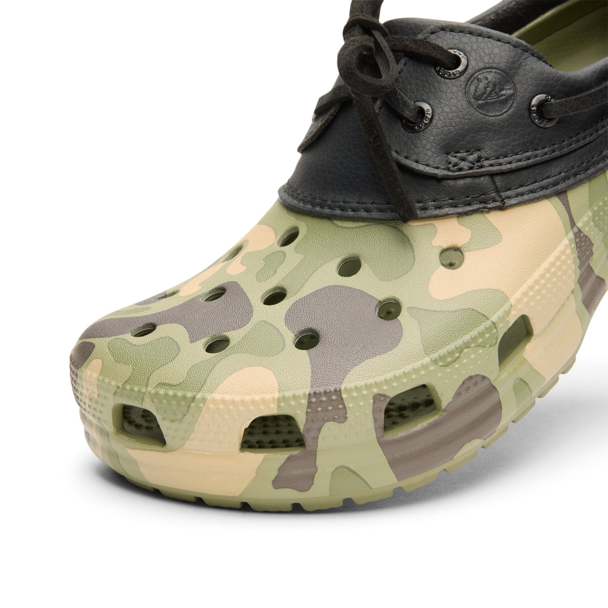 Crocs Classic Duck Camo Boat Shoe  (Black/Cargo)