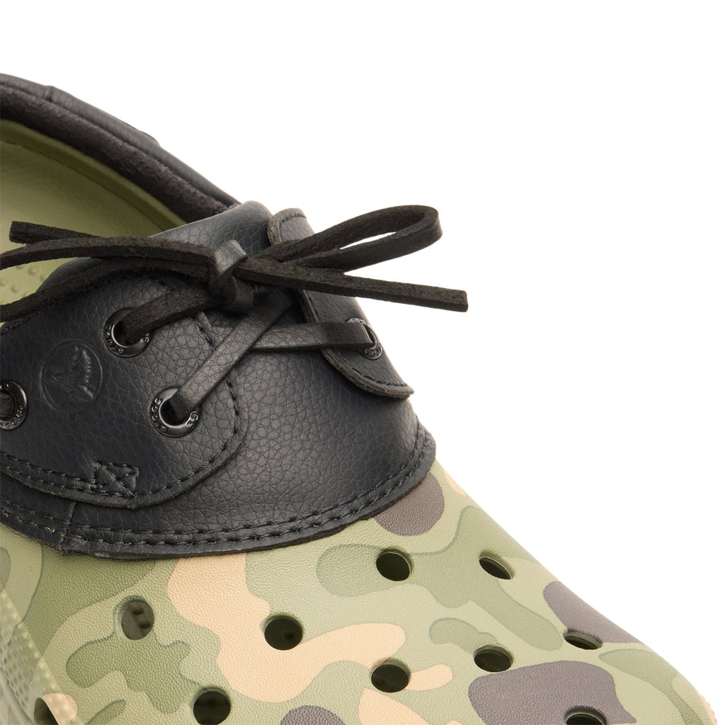 Crocs Classic Duck Camo Boat Shoe  (Black/Cargo)