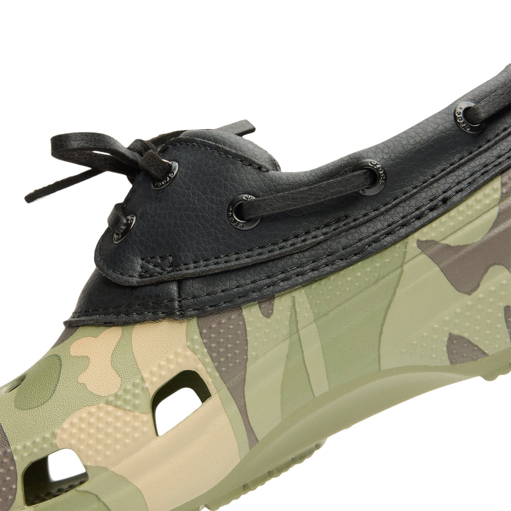 Crocs Classic Duck Camo Boat Shoe  (Black/Cargo)